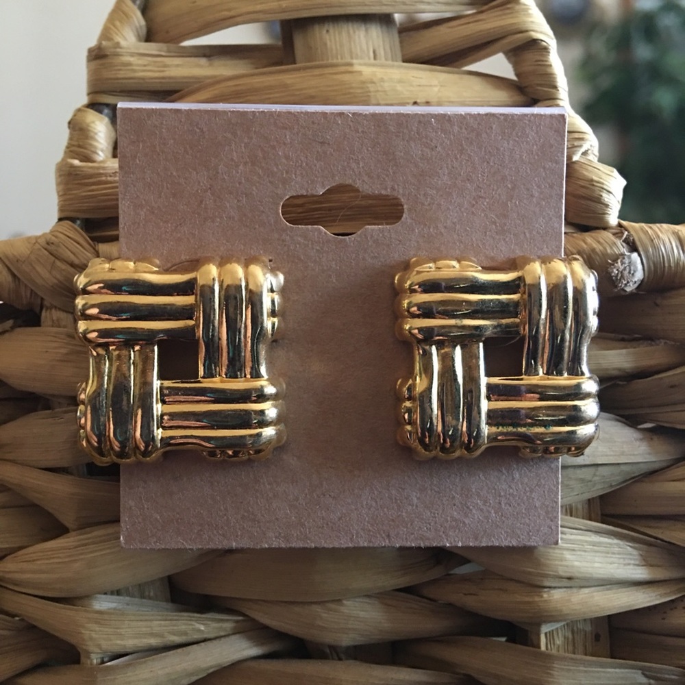 Vintage 80s gold tone basket weave style earrings